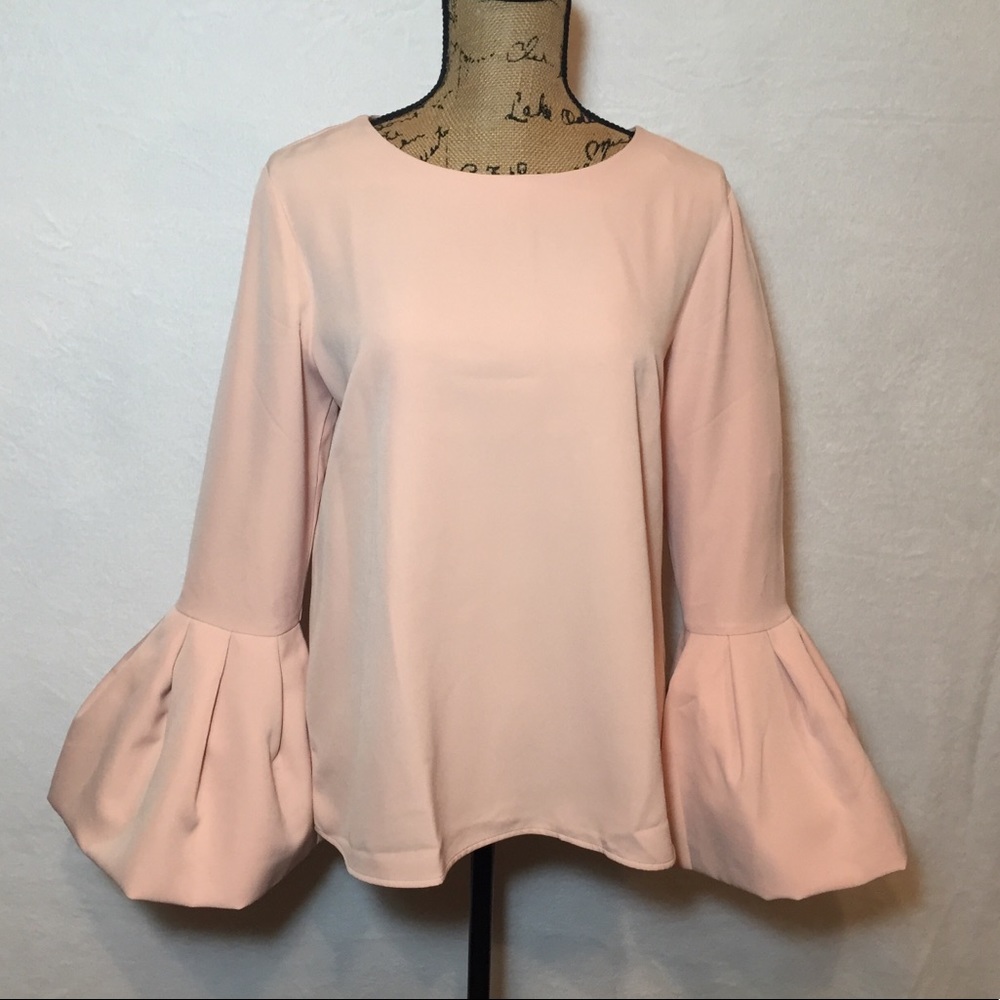 🎉2X HP✨”Statement Piece” Bell Sleeve Ladies Top